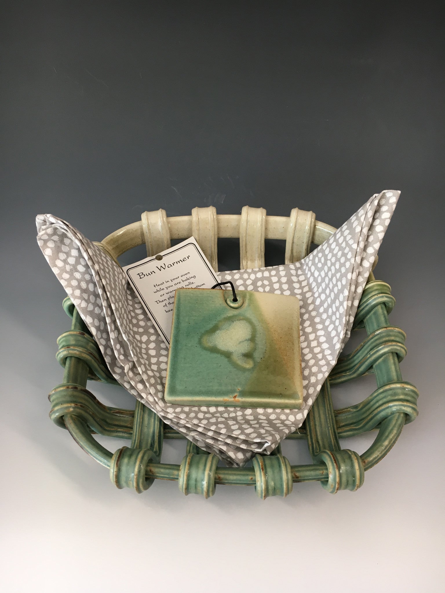 Basket w/ Napkin & Bunwarmer